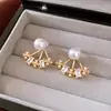 Brincos de Flor de Pérola com Pino de Prata Galvanizado em Ouro 14K Exclusivos Moda Versáteis Brincos de Pino Moda Luxo Leve Brincos de Nicho