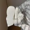 Zapatos blancos de cordones estilo coreano, que aumentan la altura, adelgazantes, modernos, versátiles, para estudiantes, impermeables, modernos y populares entre las chicas