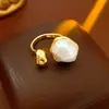 Anel Aberto Oval com Pérola Eletrodepositado em Ouro Real, Anel de Dedo Indicador Versátil de Nicho de Luxo, Joia Versátil Fashionável e Elegante
