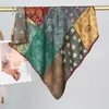 Bufanda Cuadrada Pequeña de Algodón y Lino Estilo Británico Retro de Lujo Accesible de Gama Alta para Mujer 68cm con Decoración Estilo Occidental y Bufanda Versátil