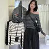 Top de malha assimétrico listrado color-block de um ombro para mulheres, novo top estiloso estilo coreano de ombro a ombro outono e inverno 2026