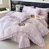 Juego de ropa de cama de cuatro piezas de terciopelo de leche de alta densidad con relieve 2026, con sábanas de franela espesas y cálidas, funda de edredón y sábana bajera acolchada antideslizante