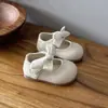 Moda Infantil Lolita Laço Sapatinhos de Couro para Bebês e Crianças Pequenas 2026 Primavera e Outono Novos Sapatos Únicos com Solado Macio para Primeiros Passos