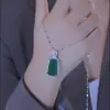 Nuevo collar colgante geométrico de calcidonita sintética verde estilo chino, sensación de lujo ligero y alta gama, accesorio de collar minimalista para la clavícula