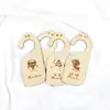 Cartão de Milhagem de Crescimento de Bebê de Madeira Arquivo de Crescimento Cartão Divisor de Guarda-Roupa de Bebê Separação por Tamanho Pendurado