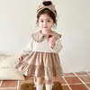 Vestido Estiloso de Princesa para Meninas Outono 2026 Novo Outono Roupa Infantil Menina Bebê Falso Duas Peças Renda Gola Boneca