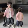 Camisa a Cuadros Holgada Casual para Niños 2026 Nueva Primavera/Verano Camisa de Manga Larga con Protección Solar para Niños, Chaqueta Versátil para Niños