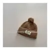 Gorro de punto para niños estilo coreano para otoño e invierno con pompón grande, unisex, moderno, cálido y protector de orejas, estilo para poner