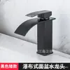 Grifo de lavabo, grifo de un agujero para lavarse las manos, venta al por mayor de comercio exterior transfronterizo, grifo de lavabo giratorio universal para mueble de baño, agua caliente y fría