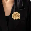 Broche de Flor de Múltiples Pétalos de Nueva Moda Coreana Incrustado con Flor de Perla de Imitación Broche para Mujer Sensación de Alta Gama Adecuado para Banquete