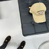 Boné de Baseball Estilo Americano com Bordado de Letras Color-Block Desgastado para Mulheres com Circunferência de Cabeça Grande, Faz o Rosto Parecer Menor, Boné Versátil Casual com Aba Curta para Homens, Tendência