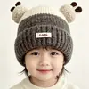 Gorro de punto de dos pompones con bloques de color de panda para niños, otoño e invierno, unisex, gorro de lana con bloques de color para bebé, lindo pompón, cálido para bebés