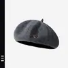 Boina de Poliéster con Forma de Corazón al por Mayor para Mujer Primavera y Otoño 2026 Nuevo Sombrero Octagonal Retro Fábrica Sombrero de Pintor Gorra de Periódico