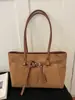 Bolsa Grande Capacidade Retro Simples Feminina 2026 Outono/Inverno Nova Bolsa de Ombro Única para o Dia a Dia Moda Bolsa Tote de Camurça