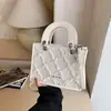 Bolsa Quadrada Pequena Nova para Mulheres 2026 Primavera/Verão Transfronteiriça, Bolsa de Mão e Bolsa Transversal de Luxo Leve de Alta Qualidade com Padrão de Diamante Plissado