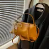 Bolsa de Mão Fresca Tecida 2026 Verão Novo Suave Ombro Único Transversal Estilosa Simples para o Dia a Dia Bolsa Almofada