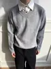 Suéter tipo polo de punto de alta gama, sofisticado, cuello en V, estilo dos piezas falsas, con una elegante vibra "Old Money", corte limpio, estilo para pareja