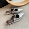 Mules bico fino com salto fino, adequadas para combinar com saias, sandálias femininas pequenas, sapatos de salto interno, novo estilo francês metálico 2025