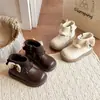 Botas de Felpa Cálidas de Cuero para Niñas Otoño Invierno Nuevas Botas Cortas de Princesa Estilo Lindo Infantil Versátiles Botas de Algodón Suela Suave Botas Antideslizantes