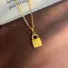 Nueva Cadena Antigua de Estilo Chino Chapada en Oro con Colgante de Candado Pequeño Cepillado Incrustado de Diamantes, Collar Chapado en Oro para Mujer, Cadena Clavicular de Lujo Ligero de Nicho de Gama Alta