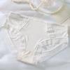 Calcinhas de seda gelada femininas sem costura finas sexy com borda de renda cintura quadril menina triângulo Shorts atacado de fábrica