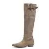 Botas vaqueras de ante esmerilado retro, de piel de oveja, con suela plana, para mujer, nuevo estilo de verano, hebilla de cuero, tacón bajo, punta fina, caña alta