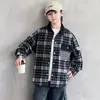 Nova coleção de outono e primavera: camisa xadrez masculina com bolsos em patchwork, gola color block, corte solto, peça de outer wear estilosa para crianças mais velhas
