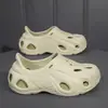 Zapatos con Agujeros para Hombre 2025 Nuevo Verano Ropa de Exterior Sandalias de Cobertura Total tipo Croc para Adolescente Antideslizantes Resistentes al Desgaste Zapatos de Playa