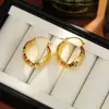 Pendientes Minimalistas Japoneses y Coreanos de Doble Círculo con Textura Cruzada, Clips para Orejas de Círculo Plateado Brillante, Pendientes para el Viaje Diario