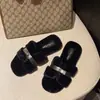 Pantuflas de peluche peludas estilo coreano H-shaped, suela plana suave, para mujer, elegantes pantuflas de algodón para exteriores para dama, populares en línea