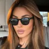 Nuevas Gafas de Sol Cuadradas con Tachuelas para Mujer, Estilo Europeo y Americano, Protección UV de Alta Gama, Gafas de Moda Tendencia