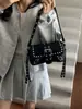 Bolso de Hombro Trendy con Remaches para Mujer 2025 Nuevo Bolso de Hombro Retro de Alta Gama Bolso Francés de Nicho para el Día a Día