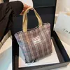 Bolso de Mano Nuevo a Cuadros Estilo Japonés, Moderno, Ligero, Versátil, Bolso Elegante, Bolso Pequeño de Pana de Moda, Súper Asequible