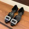 Temperamento Estilo Coreano Tendência Cetim Strass Fivela Quadrada Sapatos de Salto Único Feminino 2026 Novo Estilo Temperamento Preto Bico Quadrado Vazado Sapatos Baixos