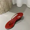 Primeiro Encontro Sandálias de Salto Alto Ji High-Heeled Femininas Verão Uso Externo 2026 Plataforma Retro Dourado Chinelos Tira de Dedo Tiras Finas Romanas