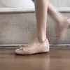 Zapatos de mujer de tacón bajo, suaves y elegantes, estilo francés, que aumentan la altura, nuevo modelo de otoño 2026, adecuados para combinar con faldas, bailarinas, zapatos bajos de cuero