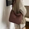 Bolsa de mão quadrada pequena de luxo leve estilo coreano para atacado para mulheres, nova coleção outono 2026, cor sólida com design de letras, bolsa de ombro e bolsa tiracolo para o dia a dia