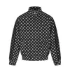 Chaqueta Retro Europea y Americana para Hombre Estilo Primavera y Otoño Estampado Completo Puntos Dispersos Cinta Tejida Patchwork Tres Rayas Cuello Alto Cremallera Chaqueta Marca de Moda