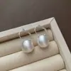 Zapatos Clásicos de Tacón Alto, Aretes Metálicos Cepillados Mate, Estilo Francés Retro de Nicho, Lujo Ligero, Aretes de Moda y de Alta Gama