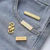 Etiquetas de Clip de Cola Decorativas de Aleación de Zinc Hechas a Medida de Fábrica para Jeans, Etiquetas de Accesorios para Ropa con Hardware de Inyección a Presión con Logo de Goteo de Aceite
