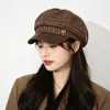 Gorra de Boina a Cuadros Blanco y Negro Nueva para Otoño/Invierno 2026 para Mujer, Visera de Cuero, Estilo Artístico Vintage, Circunferencia de Cabeza Grande, Boina Octogonal de Moda