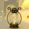 Vela electrónica LED transfronteriza linterna pequeña portátil retro lámpara huracán diseño de decoración navideña atmósfera lámpara de aceite pequeña