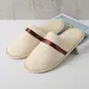 Pantuflas Desechables Personalizadas para Hotel con Terciopelo Coral y Cintas de Colores, Engrosadas para Otoño e Invierno, Antideslizantes, Adecuadas para Uso en Casa, Casas de Huéspedes y Posadas