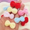 Venta Caliente Gato de Peluche Pequeño con Lazo Accesorios DIY Accesorios para la Cabeza de Tela Funda para Teléfono Móvil Zapatos y Sombreros Materiales Hechos a Mano
