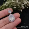 Colgante imperial verde, de color verde jade, alta calidad, como el hielo, bañado en plata, incrustado con calcedonia blanca tipo hielo y ágata pequeño en forma de gota de agua, un charm para collar
