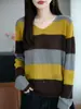 Nuevo suéter de punto para mujer, de lana de hilo fino para otoño e invierno, con rayas anchas, bloques de color, cuello en V, casual, versátil, con diseño calado