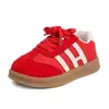 Novos Estilos de Sapatos de Bebê para Meninos e Meninas Primavera e Outono 2025, Tênis de Treino Respiráveis Estilo Coreano Alemão, Sapatos Esportivos com Solado Macio Antiderrapante