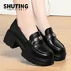 Novos Mocassins de Primavera com Solado Grosso Moda Calçados Pequenos de Couro com Solado Macio Couro Macio Para Usar em Todas as Ocasiões Calçados Femininos Calçados de Calçar
