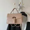 2026 Nova Bolsa de Mão com Textura de Crocodilo Feminina Couro de Luxo Leve Fivela de Metal Aba Quadrada Pequena Bolsa de Celebridade da Internet para o Trabalho Feminina