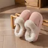 Chinelos de Algodão Camurça com Padrão de Diamante de Solado Grosso para Casal 2026 Novo Outono/Inverno Uso Interno em Casa Chinelos Peludos Quentes com Veludo Adicional